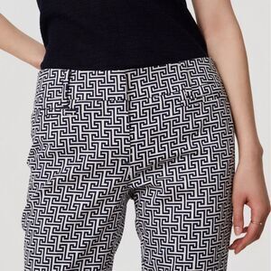 UP! Stretch Cotton Maze Bermuda high waisted shorts Size 2 Navy & White